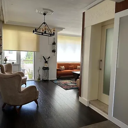 8 Kişilik Konforlu Ve Ferah Bir Villa *