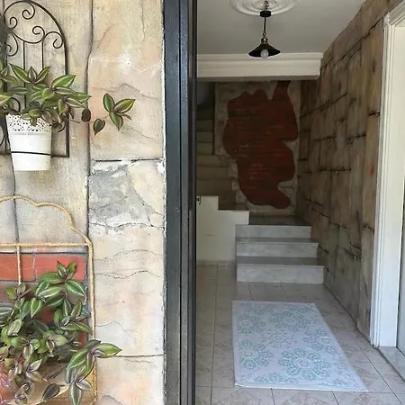 8 Kisilik Konforlu Ve Ferah Bir Villa Antalya
